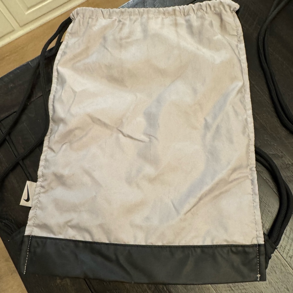 2 Nike Drawstring Gym Sacks - Picture 4 of 12